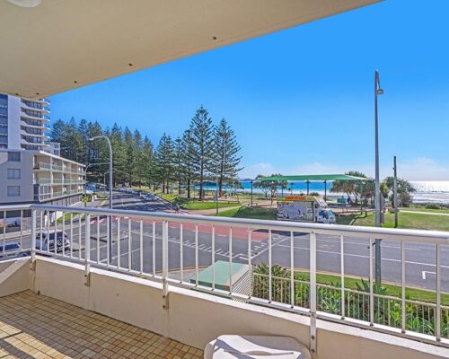 coolangatta-rainbow-bay-2bed-apartments4-2